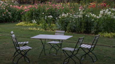 Choisir le style de sa table de jardin : tendances et conseils